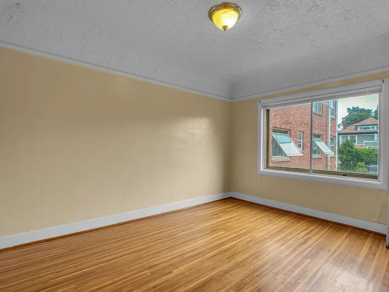 2052 SE Hawthorne Blvd — Photo 25