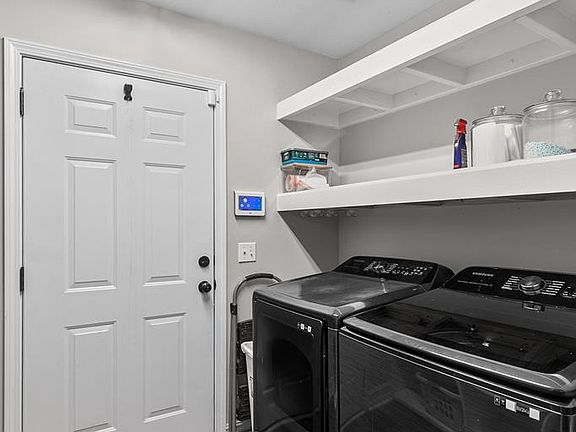 5th image of 206 Academy Dr