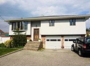 1911 Schernott Pl, Bellmore, NY 11710