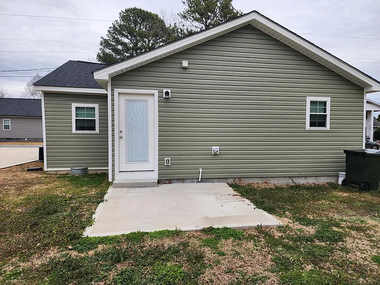 205 E Brown St — Photo 3