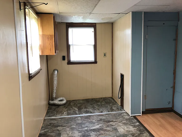 311 N 6th St — Photo 8