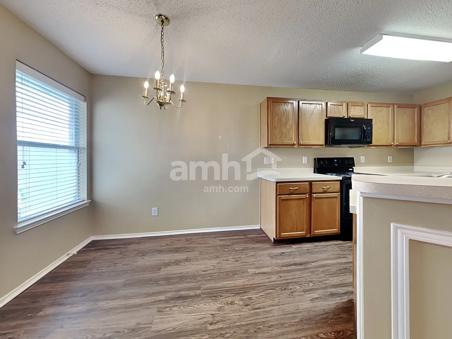 4 bed, 2.0 bath, 2130 sqft, $2,445 — Photo 4