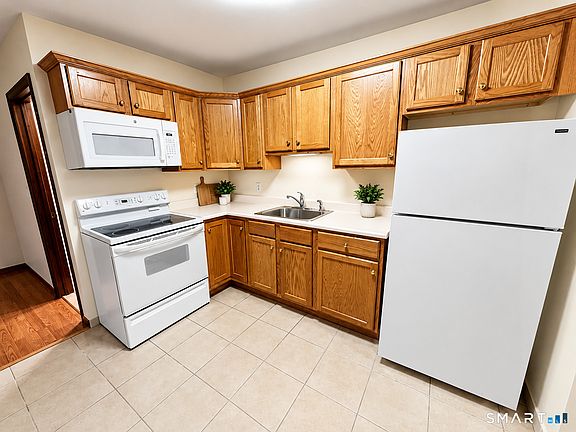 2nd image of 185 Scott Rd APT 1D