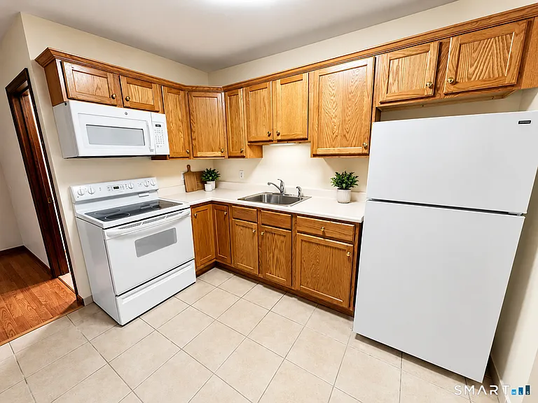 185 Scott Rd #1D — Photo 2