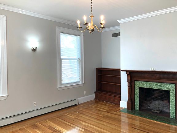 2nd image of 198 Waterman St APT 1