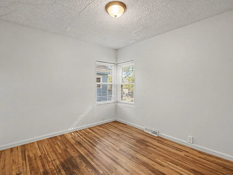 5050 Lincoln St — Photo 9
