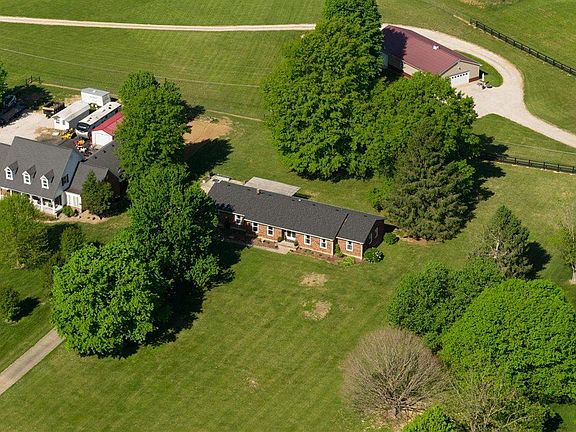 3rd image of 161 Lombardy Dr
