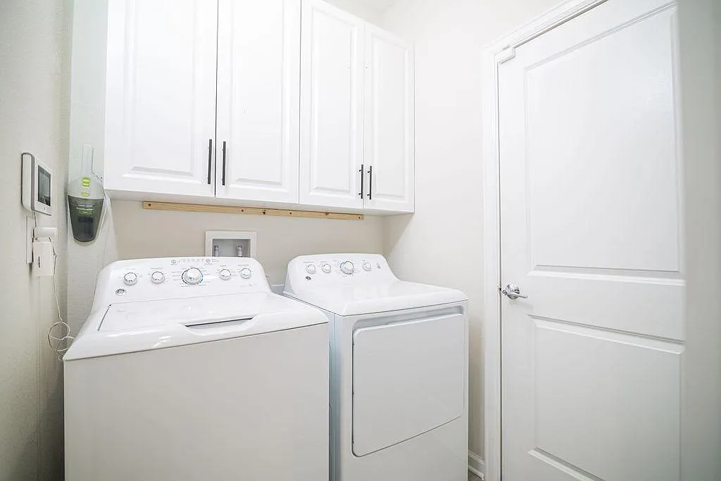 4 bed, 2109 sqft, $3,150 — Photo 2