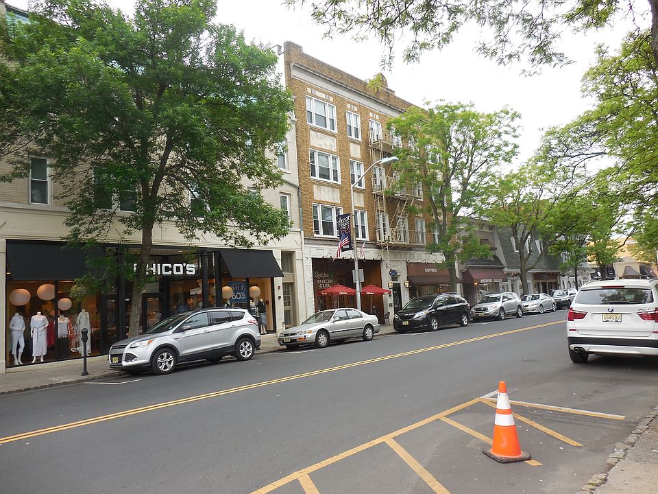 2nd image of 66 Elm St Ste 2