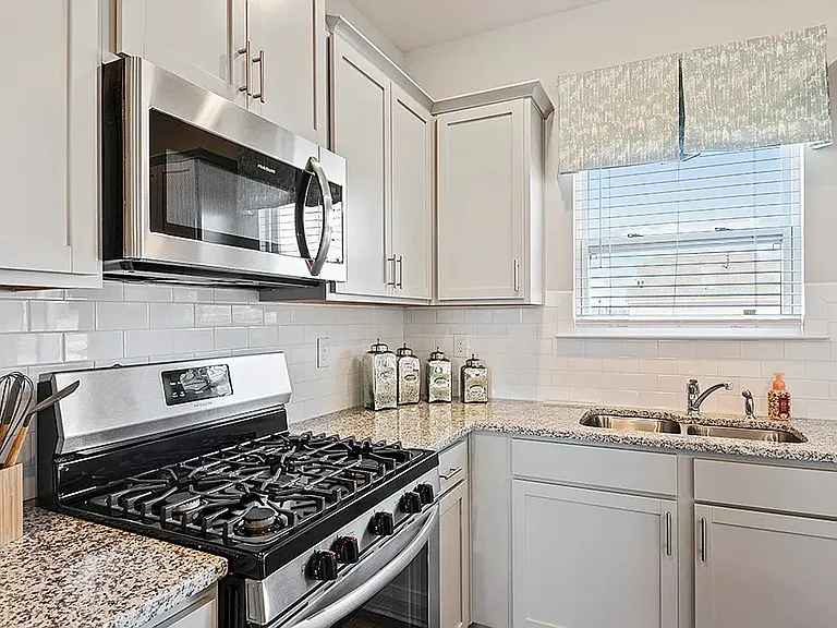 325 Tolbert Dr — Photo 5