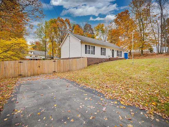3rd image of 262 Harmony Acres Dr W