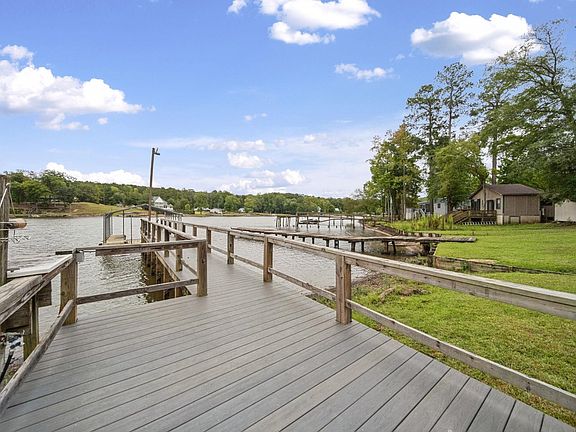3rd image of 2460 Cottage Ln