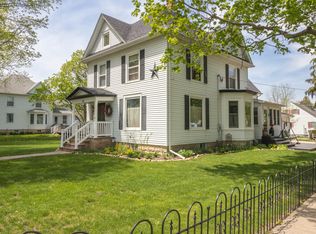 202 W Navaho Ave, Shabbona, IL 60550