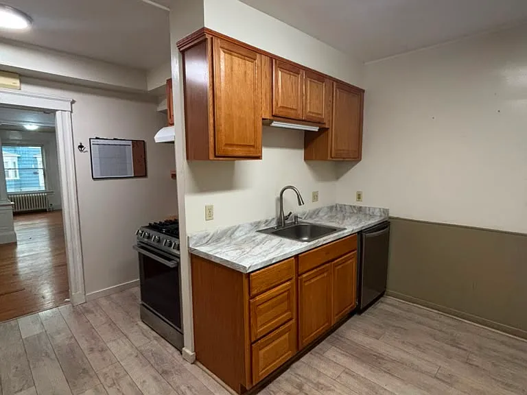 32 Sisson St #2 — Photo 4