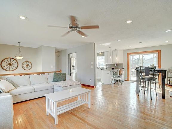 3rd image of 851 Washington St