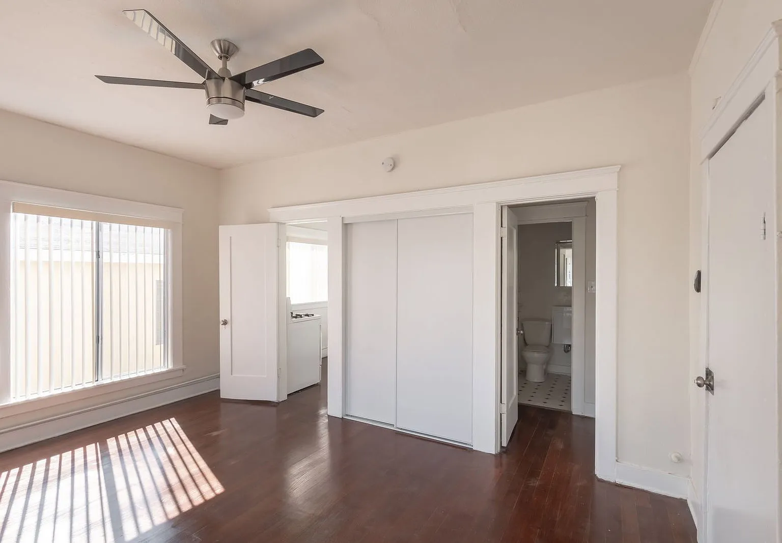 Studio, 1.0 bath, 300 sqft, $1,295 — Photo 3