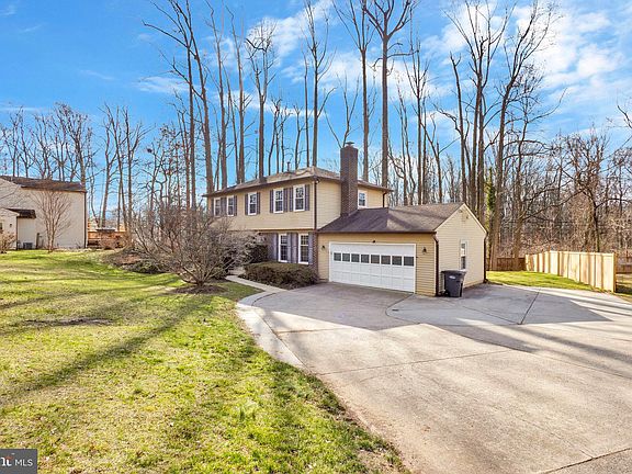 3rd image of 6929 Colburn Dr