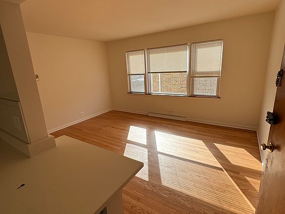 2nd image of 5541 N Artesian Ave #2