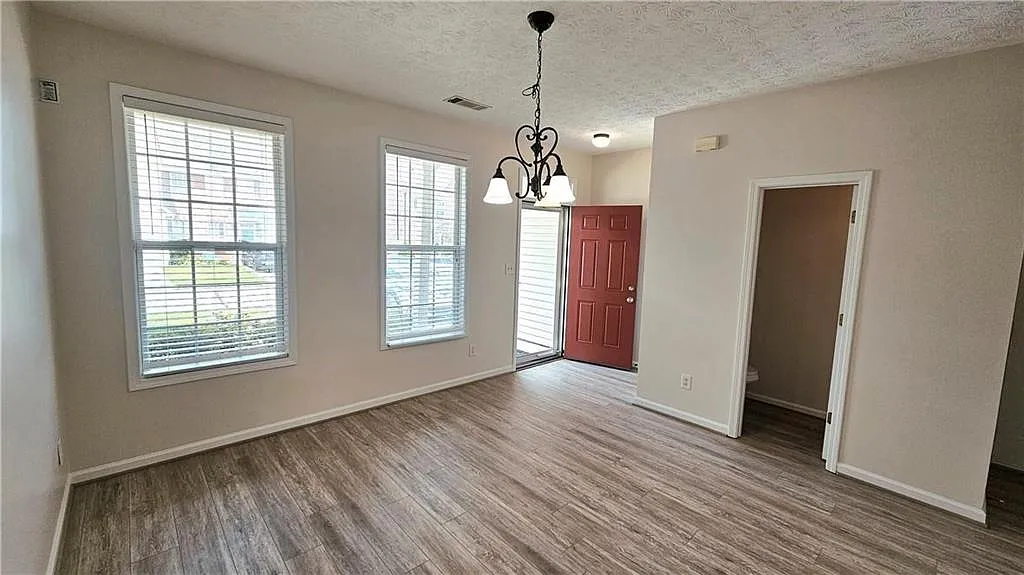 3 bed, 2.5 bath, 1812 sqft, $2,150 — Photo 2