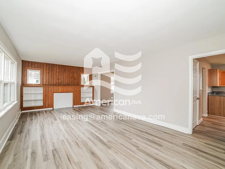 1162681_002_wm_-_living_room_13401158.jpg