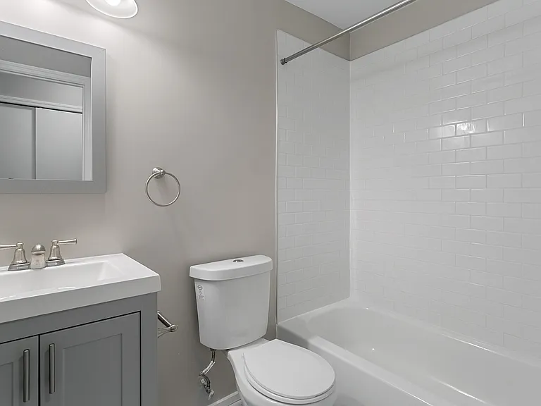 07_1909-Vails-Gate-Heights-Dr_Bathroom