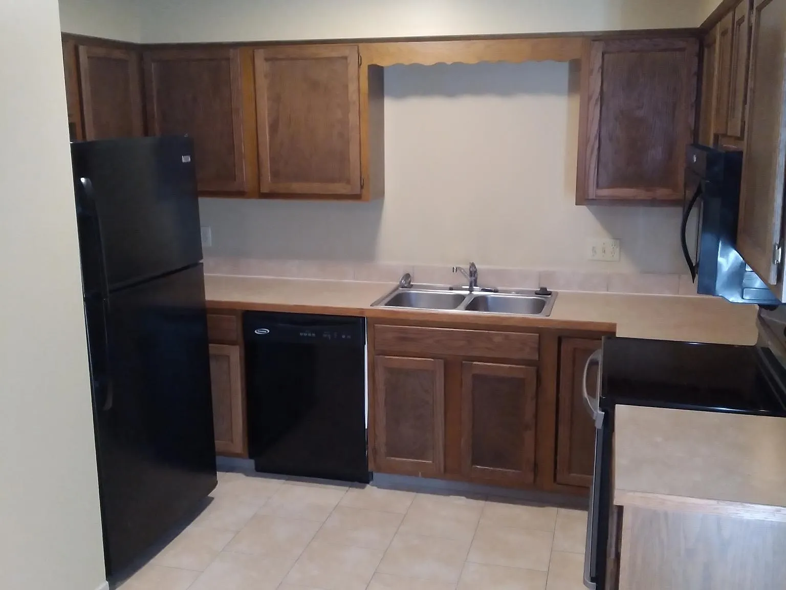 3 bed, 2000 sqft, $1,550 — Photo 3