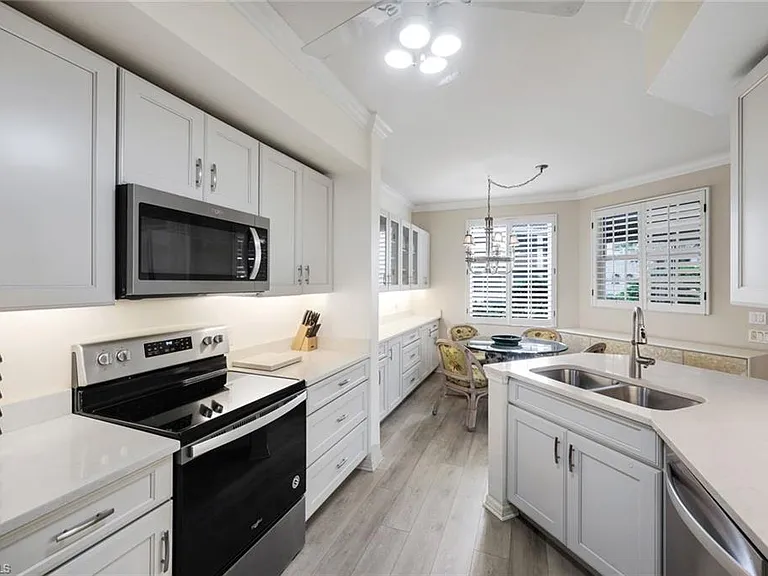 400 L Ambiance Cir #104 — Photo 8