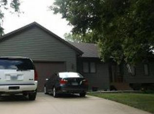 5030 Charter Oak Ln SE, Cedar Rapids, IA 52403