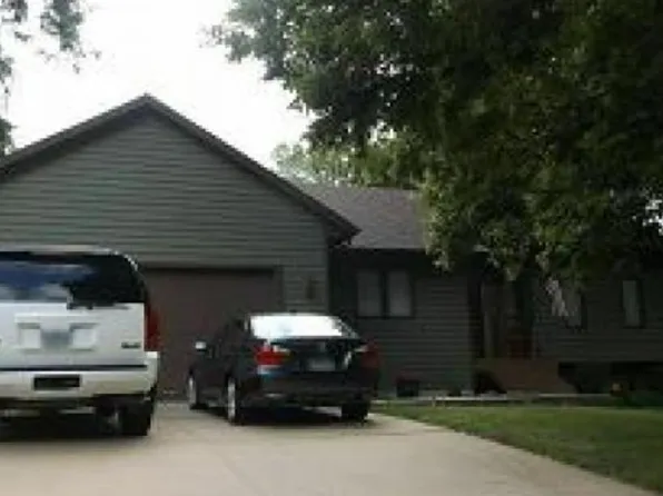 5030 Charter Oak Ln SE, Cedar Rapids, IA 52403
