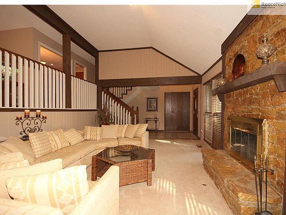 5th image of 826 Blueberry Ln