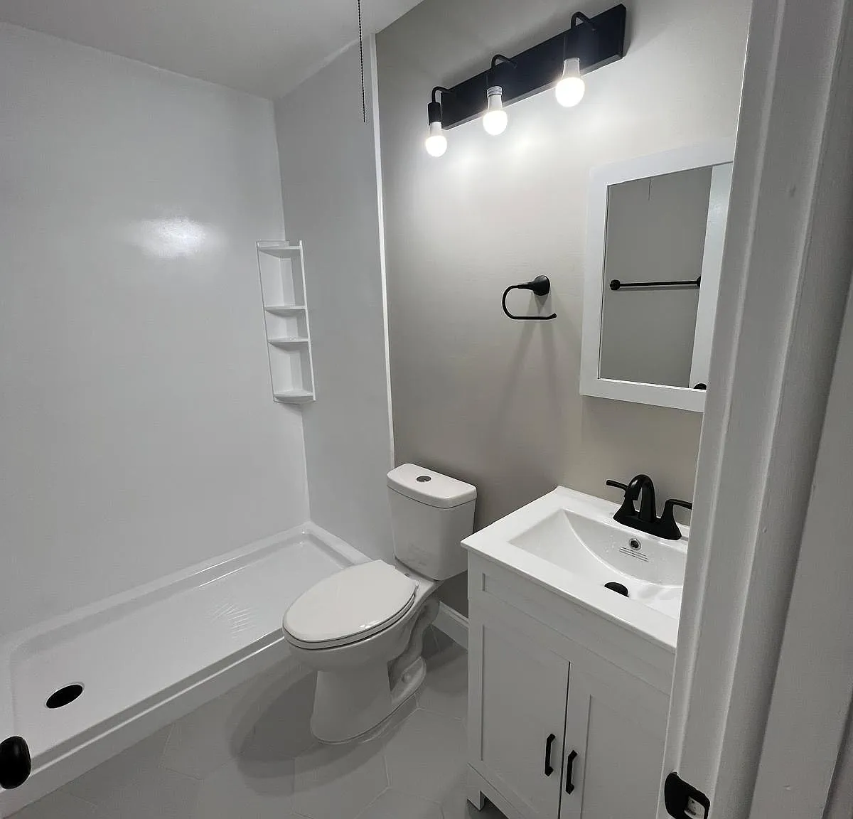 2 bed, 900 sqft, $1,800 — Photo 1