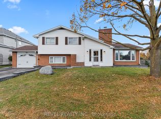 68 Applewood Cres, Whitby, ON L1N2E6