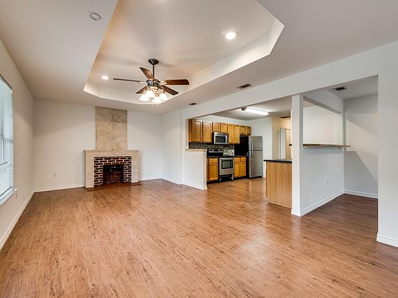 2nd image of 2921 Noble Ave