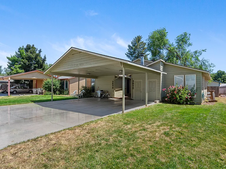 2052 S Leadville Ave — Photo 1