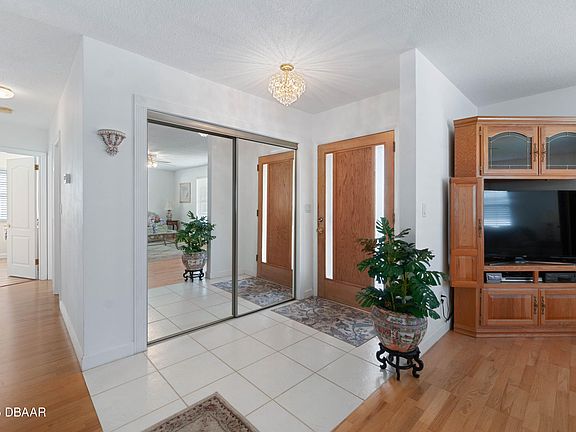 5th image of 3167 S Peninsula Dr