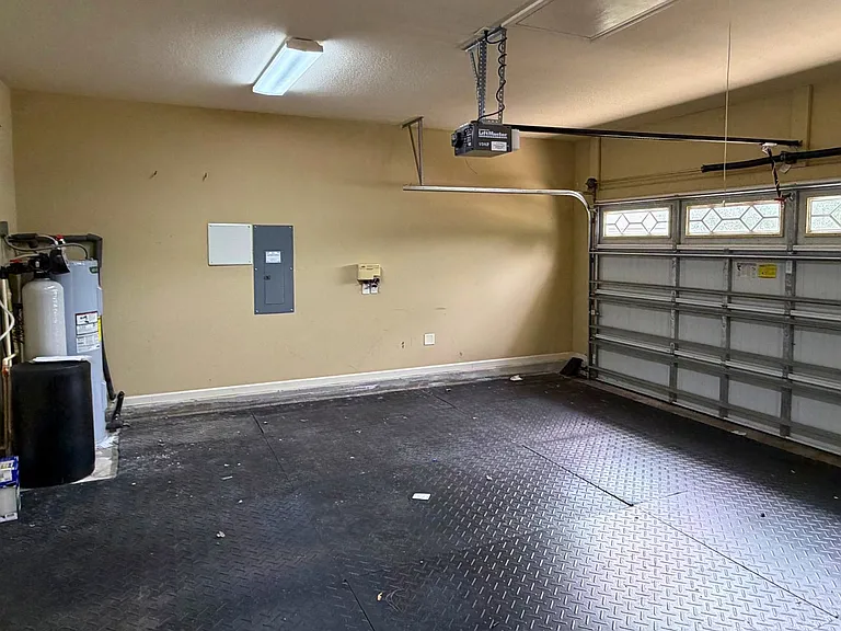114 Paradise Ct — Photo 30