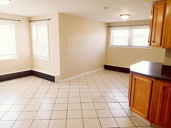 4th image of 2444 N Laramie Ave #2S