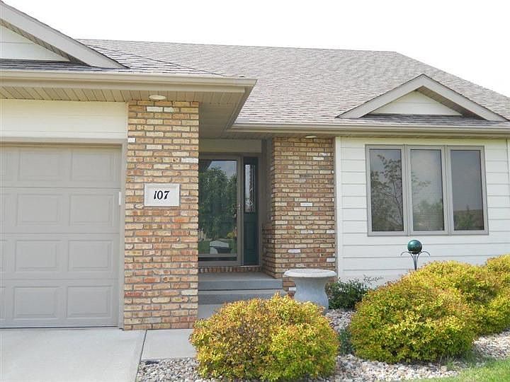 1st image of 107 Doral Ln