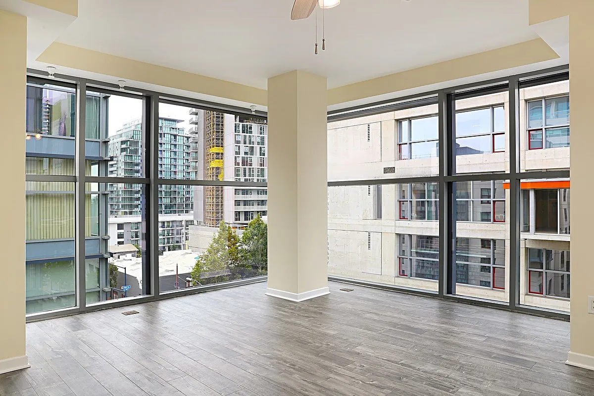 East Village 2 bedroom 2 bath condo in Metrome! — Photo 4