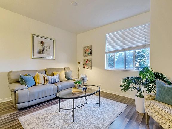 4th image of 22933 Kingsford Way