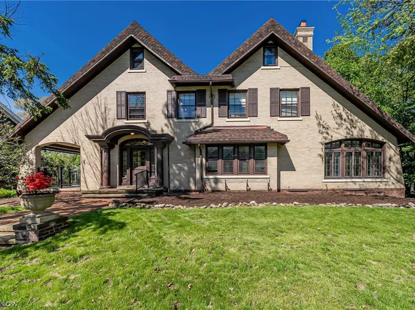 2170 S Overlook Rd, Cleveland Heights, OH 44106