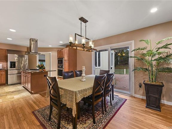 5th image of 49 Rock Hill Rd #49