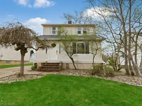 5162 Oakmont Dr, Lyndhurst, OH 44124