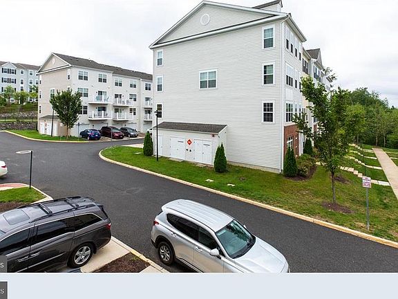 2nd image of 3009 Chesapeake Dr