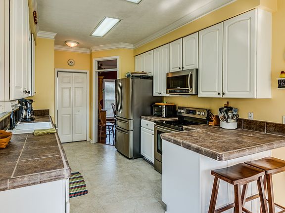 5th image of 4071 Charlton Sq