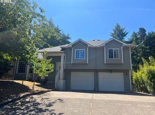 812 8th St, Florence, OR 97439