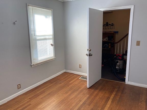 3rd image of 111 Nicoll St #1