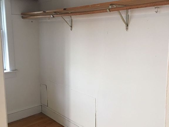 4th image of 1318 N Van Buren St APT 3