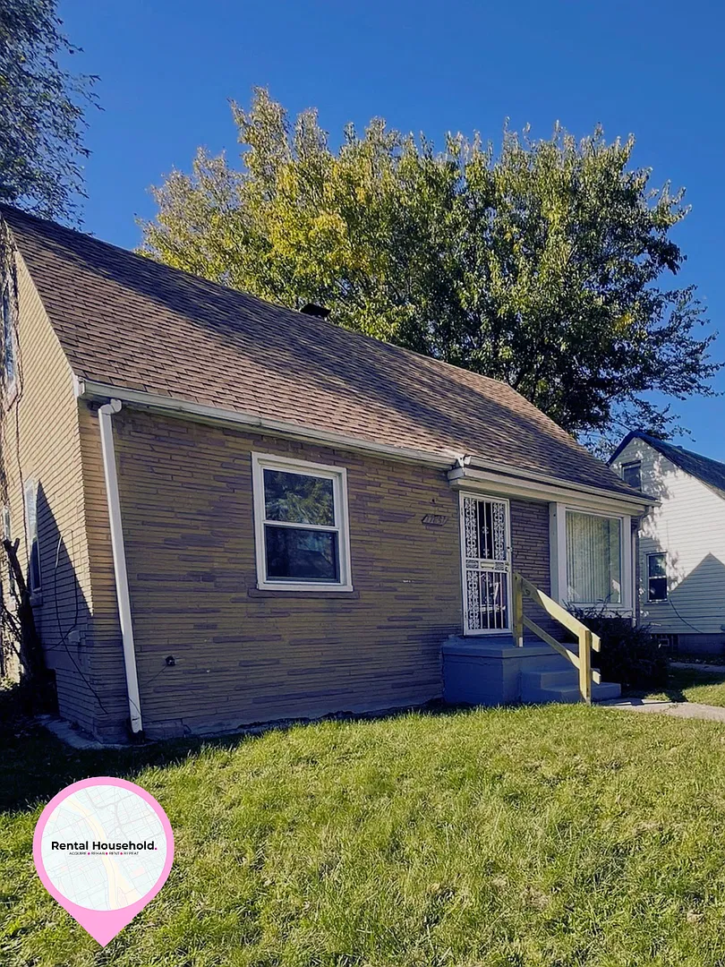 Your Next Home Awaits! Charming 3-Bedroom Detroit Home! — Photo 2