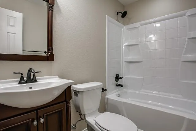 4 bed, 2088 sqft, $3,000 — Photo 1
